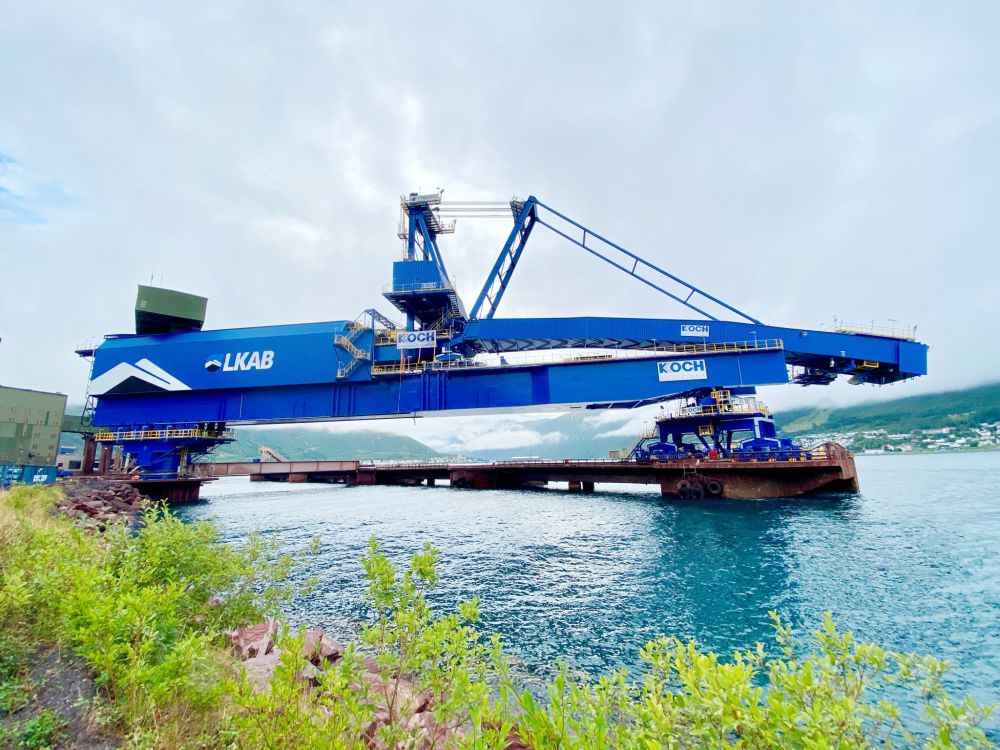 KOCH Solutions大型裝船機(jī)成功運(yùn)抵客戶碼頭(圖2) KOCH Solutions大型裝船機(jī)成功運(yùn)抵客戶碼頭(圖2)