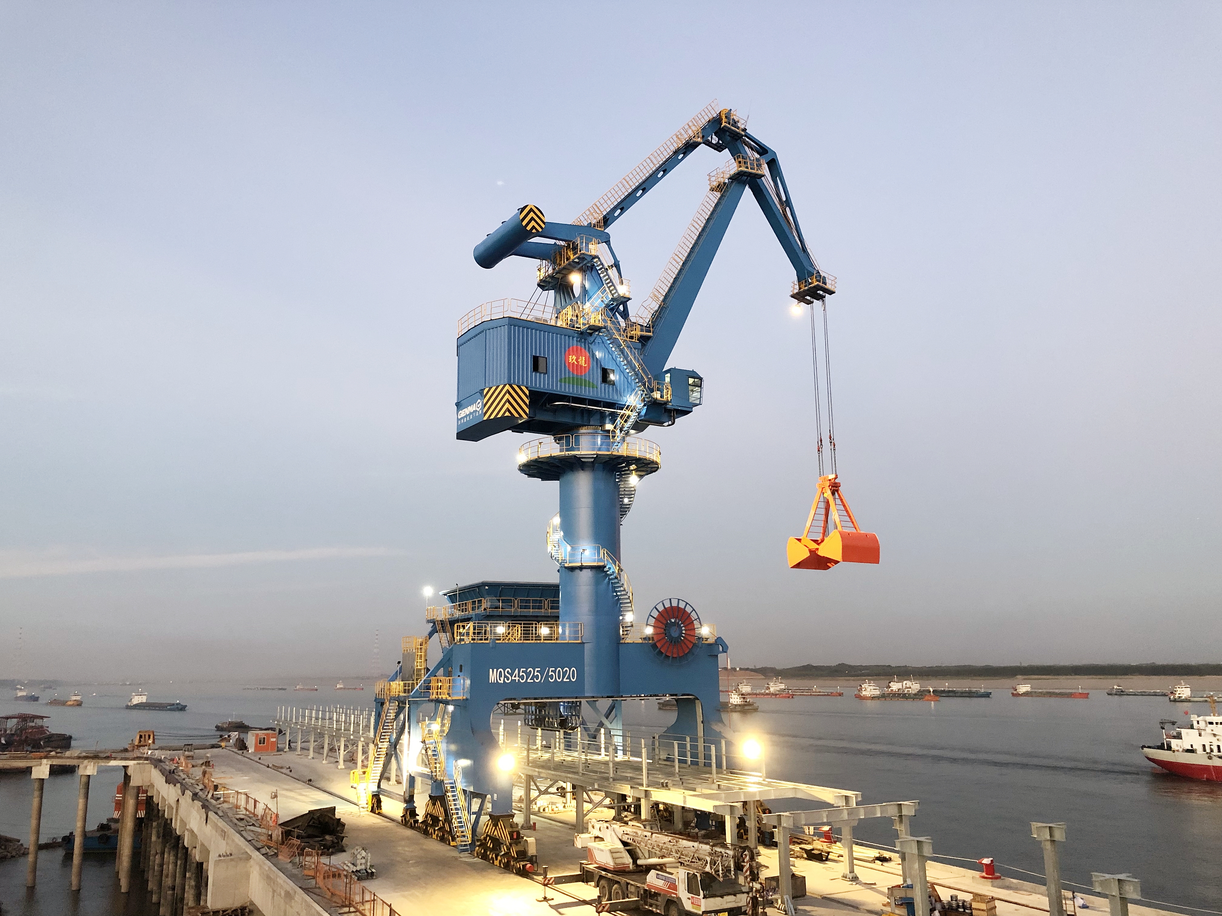 GENMA成功中標海外客戶兩臺多功能門座式起重機訂單(圖1) GENMA成功中標海外客戶兩臺多功能門座式起重機訂單(圖1)